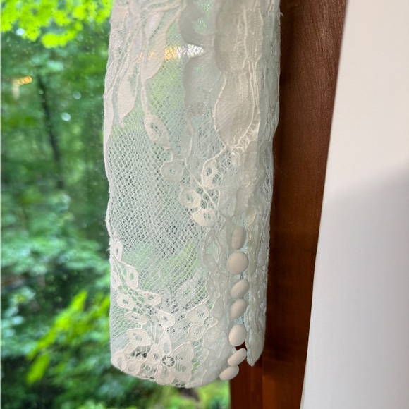 Long sleeve plunge lace chiffon wedding dres | David's Bridal Studio | 8 fits 6 - Picture 6 of 10